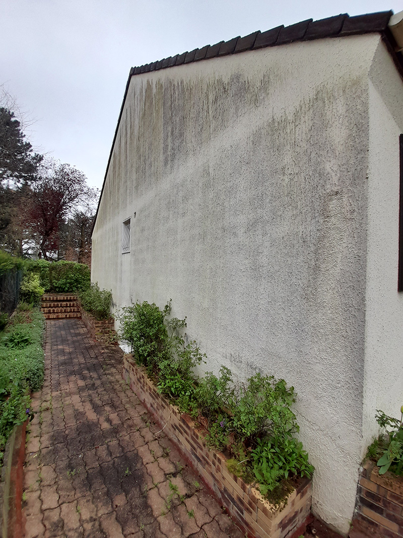 Mur de maison sale avant ravalement